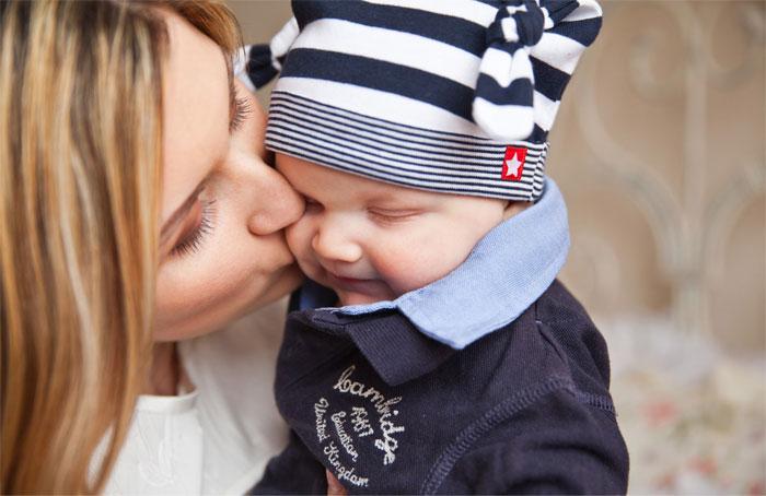 Woman Kisses Her Baby In Front Of MIL While She's Not Allowed To, Gets Asked To Stop But Refuses